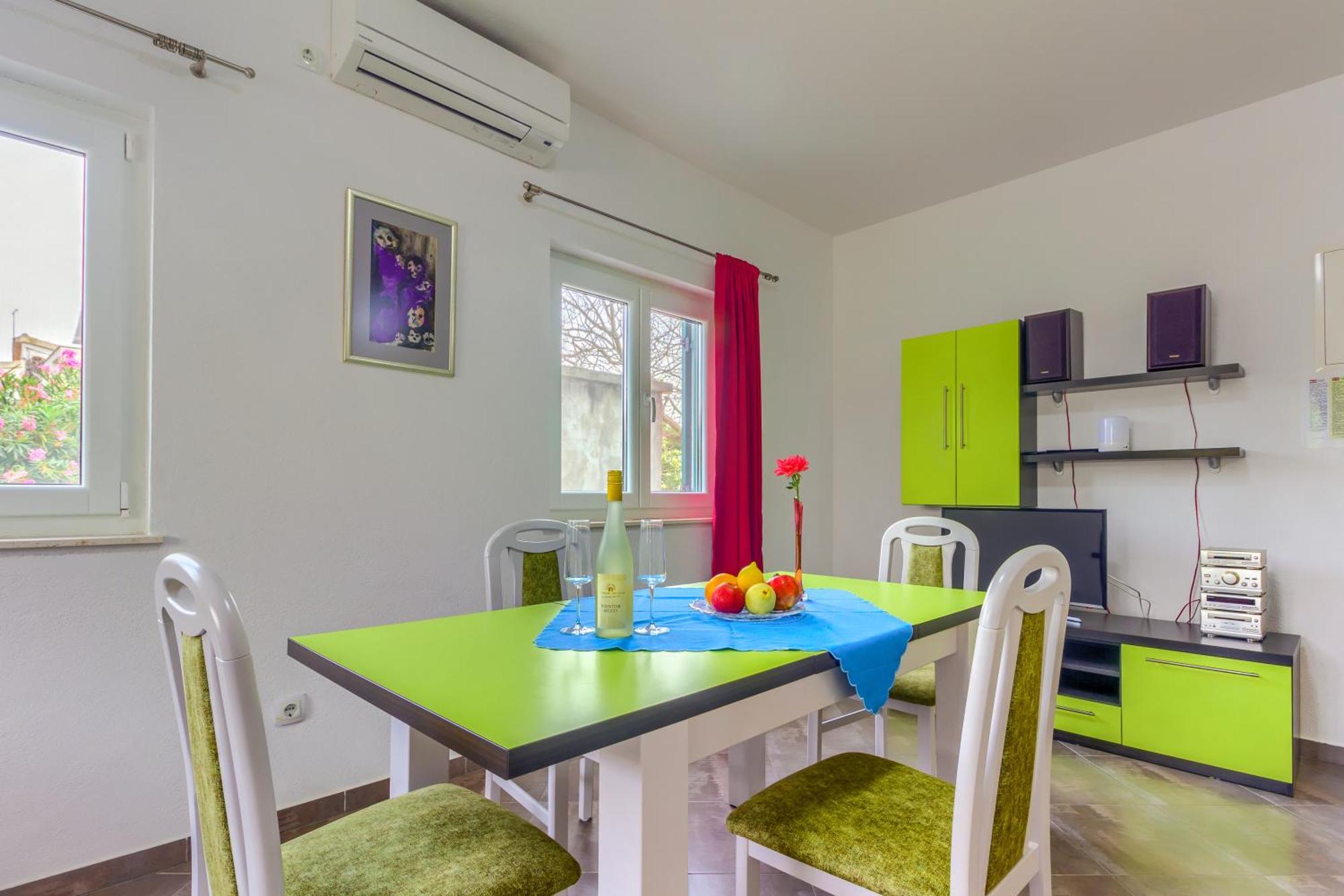 Apartmani Mato Pirovac Eksteriør billede