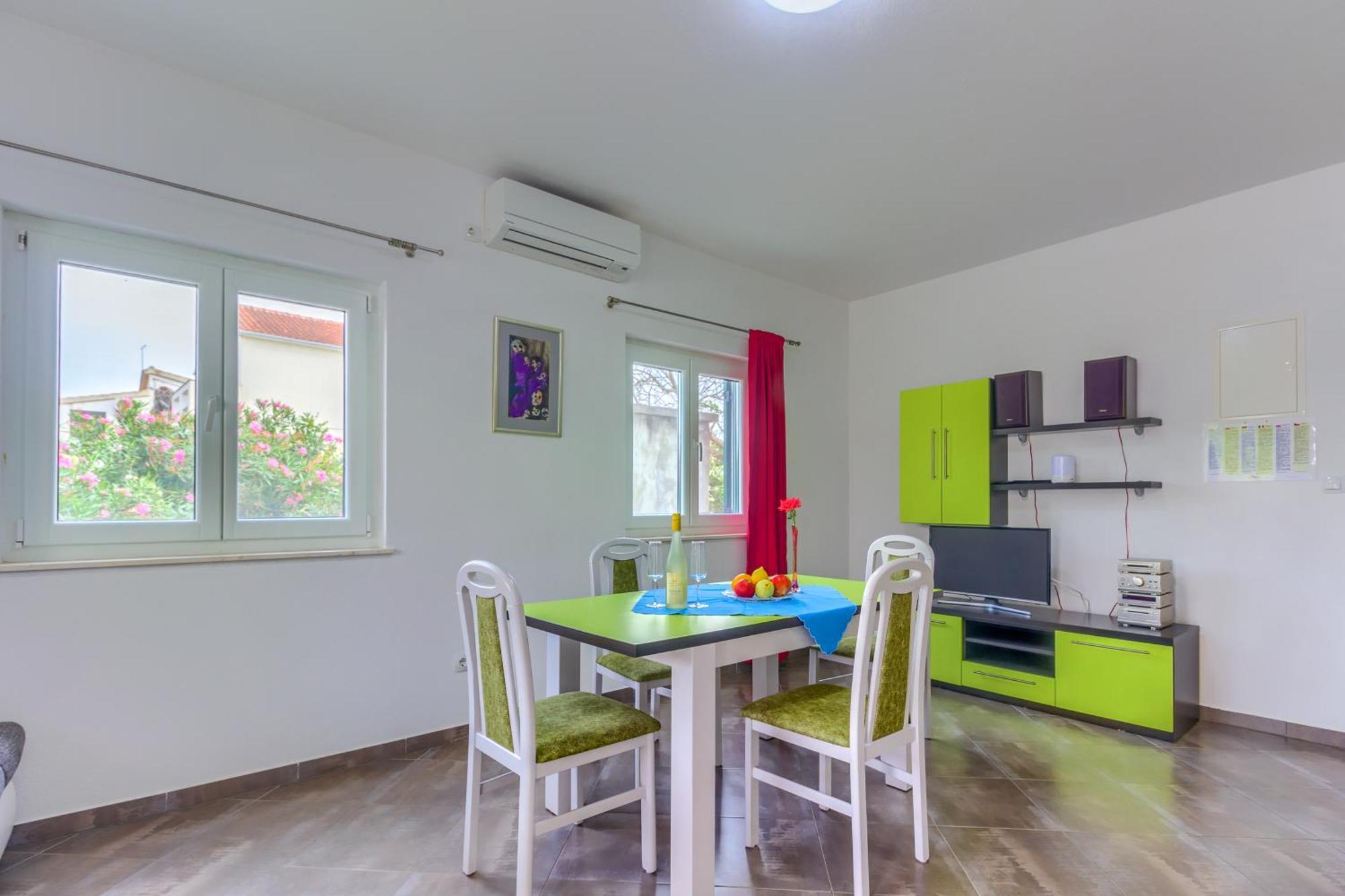 Apartmani Mato Pirovac Eksteriør billede
